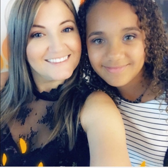 Meet your posher, Amanda - Picture 2 of 5